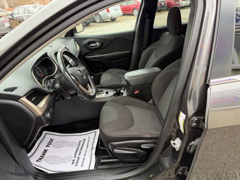 Used 2016 Jeep Cherokee Latitude w/ Cold Weather Group image 10