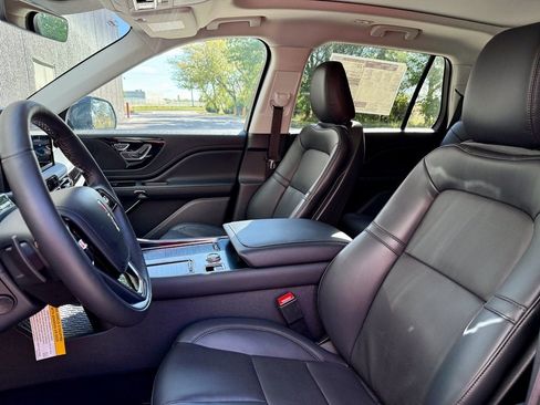 New 2025 Lincoln Aviator AWD w/ Jet Appearance Package image 10