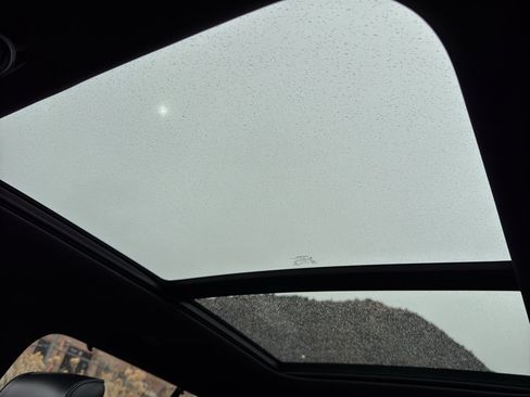 Certified 2022 Jeep Grand Cherokee Overland w/ Adv Protech Group III image 32