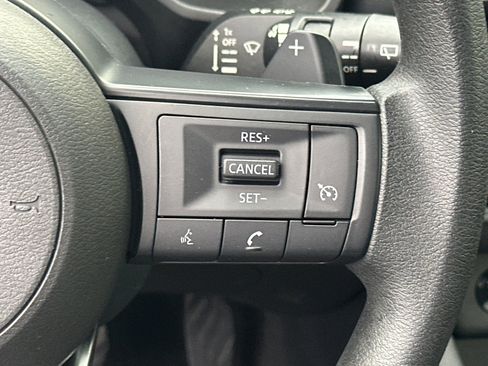 Used 2024 Nissan Rogue S image 25