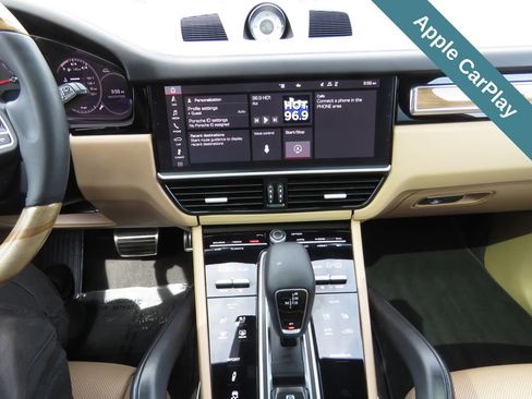 Used 2021 Porsche Cayenne Turbo AWD/4WD image 28