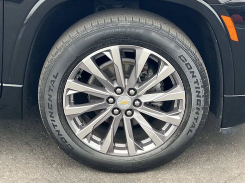 Used 2023 Chevrolet Traverse Premier FWD image 32