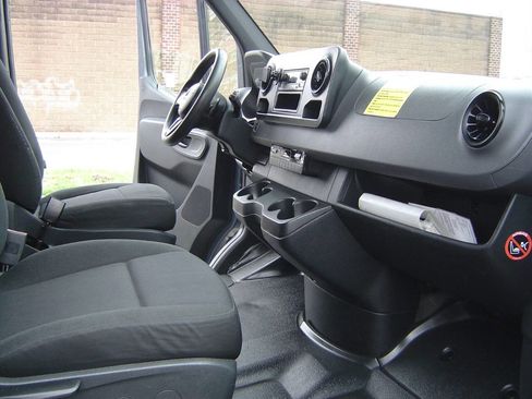 Used 2019 Mercedes-Benz Sprinter 144 image 8