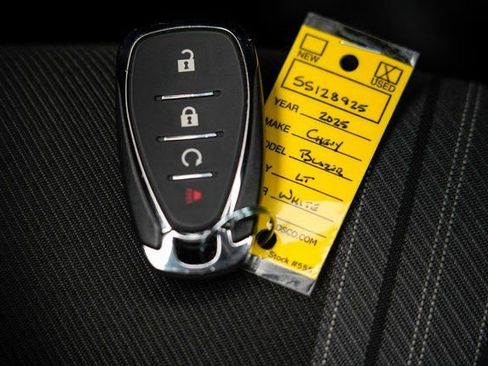 Used 2025 Chevrolet Blazer LT image 33