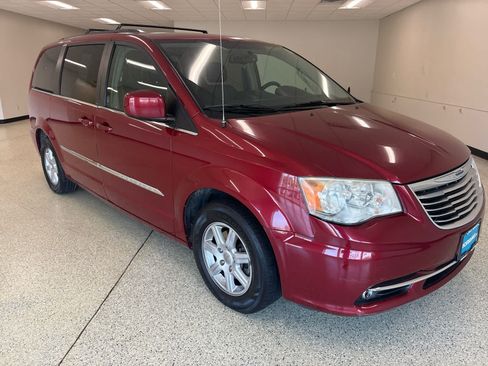 Used 2012 Chrysler Town & Country Touring w/ Entertainment Group #1 FWD image 3