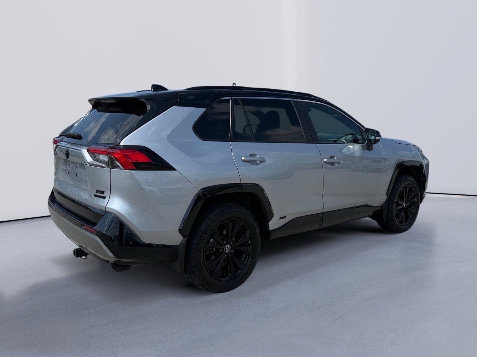 Used 2023 Toyota RAV4 XSE AWD/4WD image 5