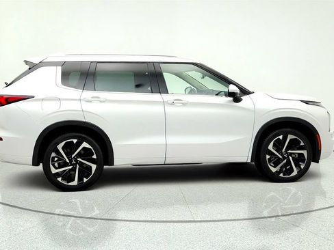 Used 2023 Mitsubishi Outlander SEL FWD image 4
