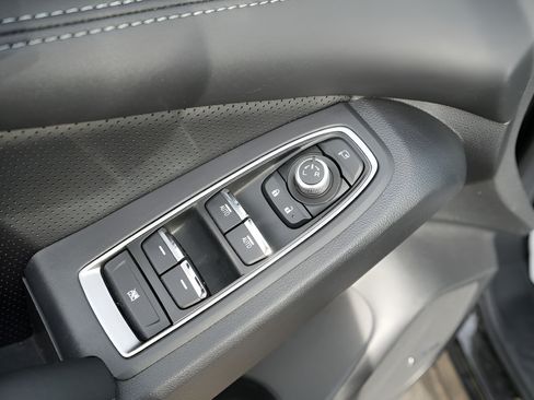 Used 2023 Subaru Ascent Limited w/ Technology Package AWD/4WD image 18
