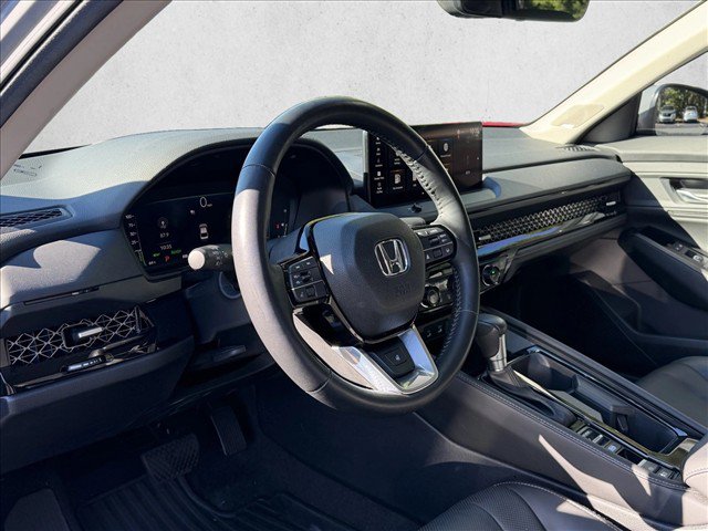 Used 2025 Honda Accord Touring image 9