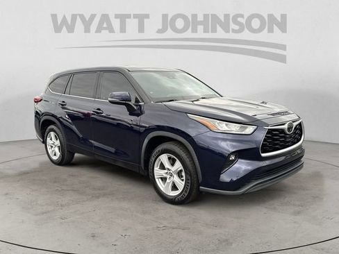 Used 2020 Toyota Highlander LE image 7
