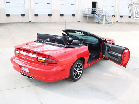 Used 2002 Chevrolet Camaro Z28 w/ SS Performance/Appearance Pkg RWD image 9