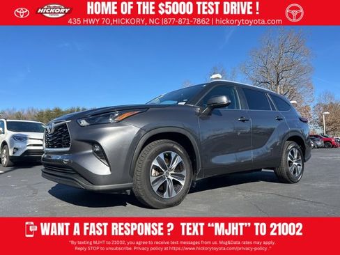 Used 2024 Toyota Highlander XLE image 1