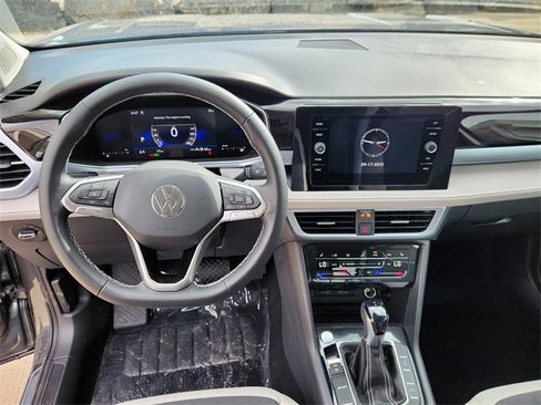 New 2025 Volkswagen Taos SE image 9