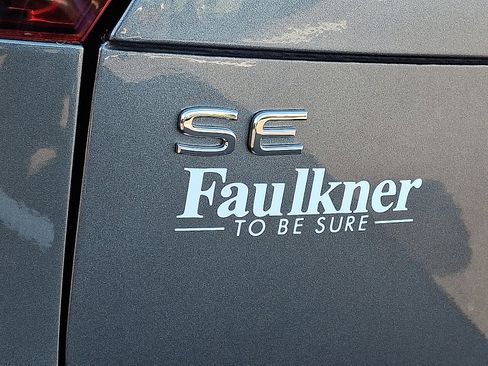 Used 2024 Volkswagen Tiguan SE R-Line image 30