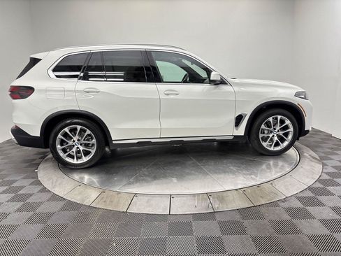Used 2024 BMW X5 xDrive40i w/ Parking Assistance Package AWD/4WD image 17