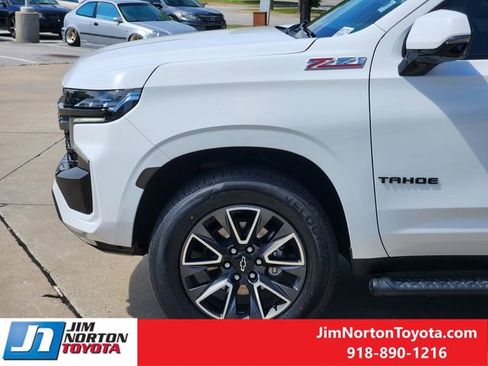 Used 2022 Chevrolet Tahoe Z71 w/ Luxury Package AWD/4WD image 9