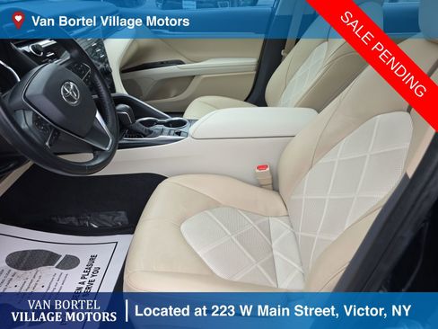 Used 2019 Toyota Camry XLE image 9