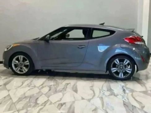 Used 2016 Hyundai Veloster Base w/ Option Group 02 image 10