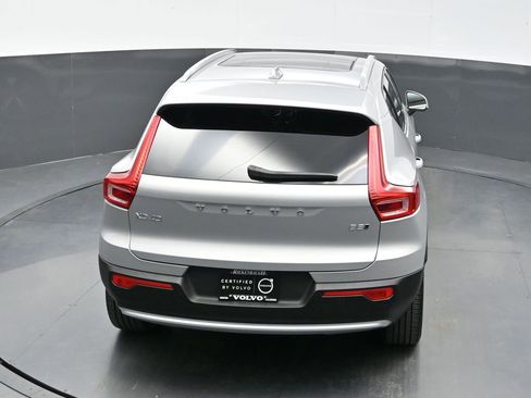 Used 2025 Volvo XC40 B5 Plus image 30