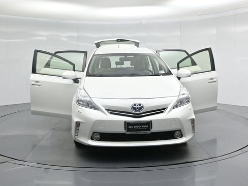 Used 2014 Toyota Prius V Five image 29