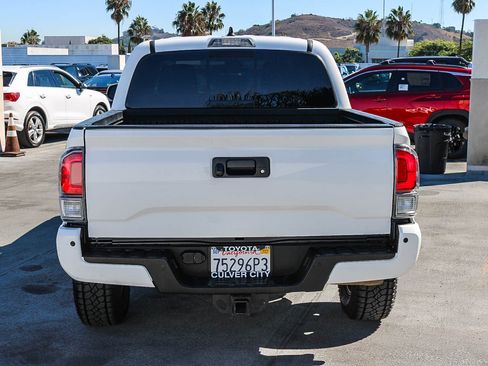 Used 2022 Toyota Tacoma TRD Off-Road image 8