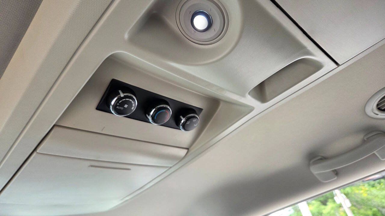 Used 2011 Chrysler Town & Country Touring FWD image 41