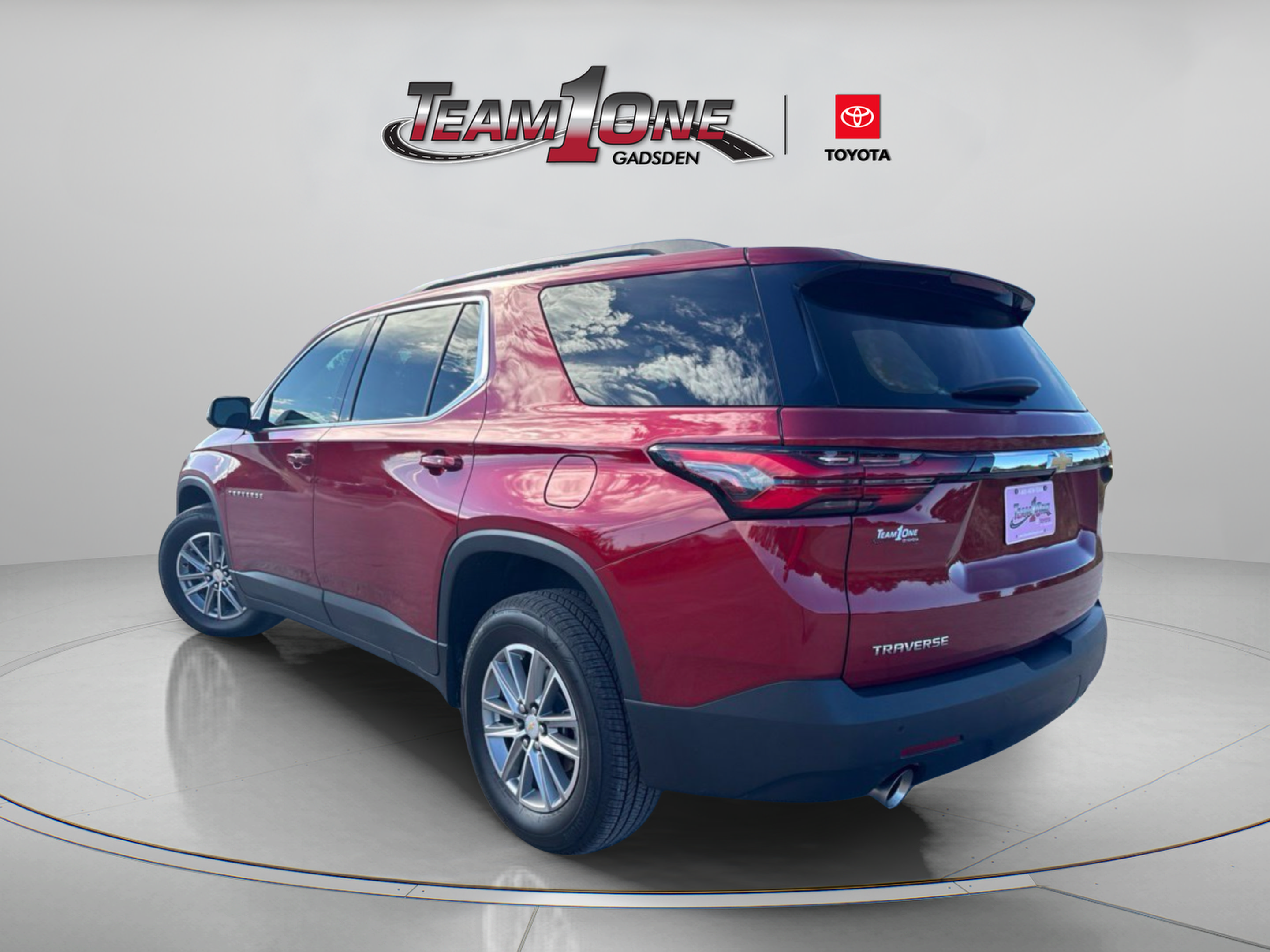 Used 2023 Chevrolet Traverse LT FWD image 6