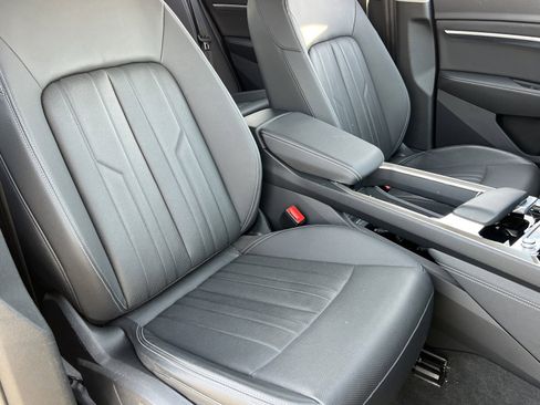 Used 2023 Audi e-tron Premium Plus w/ Premium Plus Package image 14