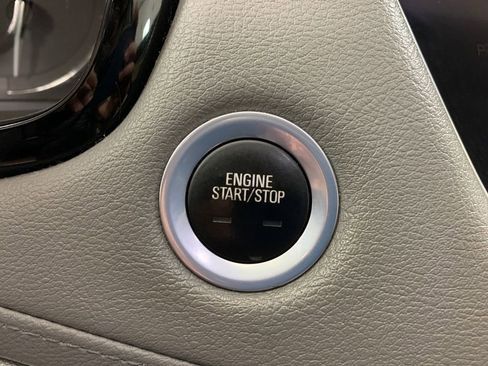 Used 2018 Cadillac XT5 Luxury w/ Driver Awareness Package image 17