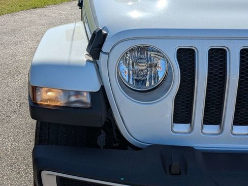 Used 2020 Jeep Wrangler Unlimited Sahara image 10