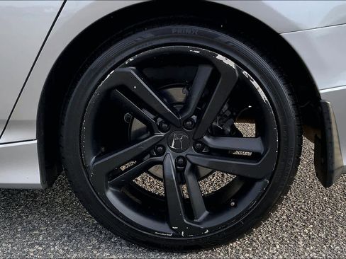 Used 2018 Honda Accord Sport image 11
