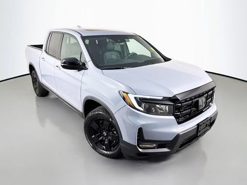 Used 2025 Honda Ridgeline Black Edition image 3