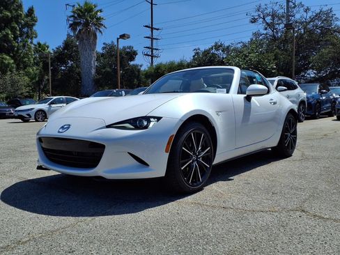 New 2026 MAZDA MX-5 Miata RF Grand Touring RWD image 7