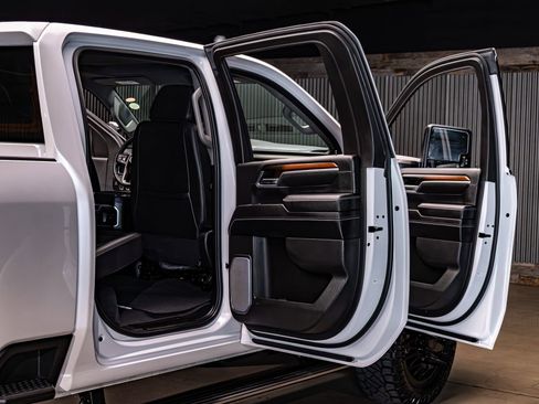 Used 2025 GMC Sierra 3500 Denali w/ Denali Reserve Package image 33