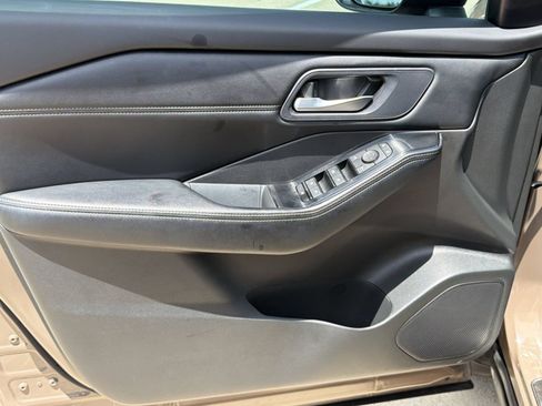 Used 2024 Nissan Rogue SV w/ SV Premium Package FWD image 13