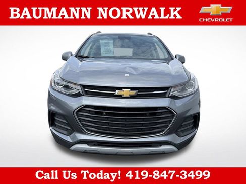 Used 2020 Chevrolet Trax LT w/ LT Convenience Package AWD/4WD image 3