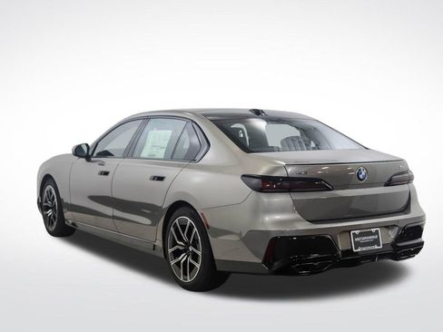 Used 2025 BMW 760i xDrive w/ Executive Package AWD/4WD image 3