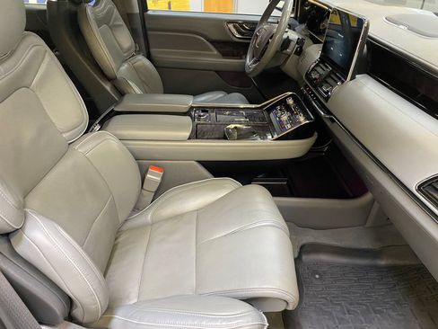 Used 2018 Lincoln Navigator Select w/ Technology Package RWD image 23