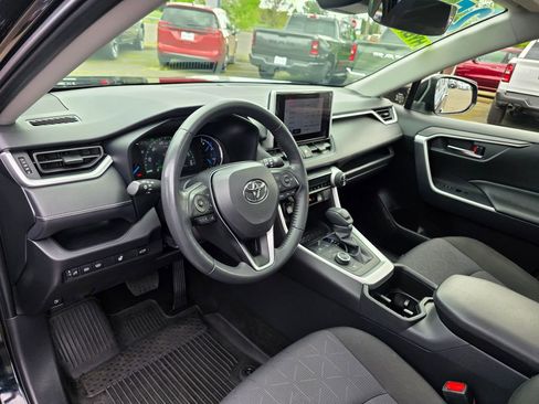 Used 2025 Toyota RAV4 XLE w/ Convenience Package AWD/4WD image 9