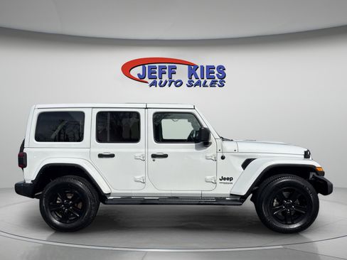 Used 2021 Jeep Wrangler Unlimited Sahara AWD/4WD image 4