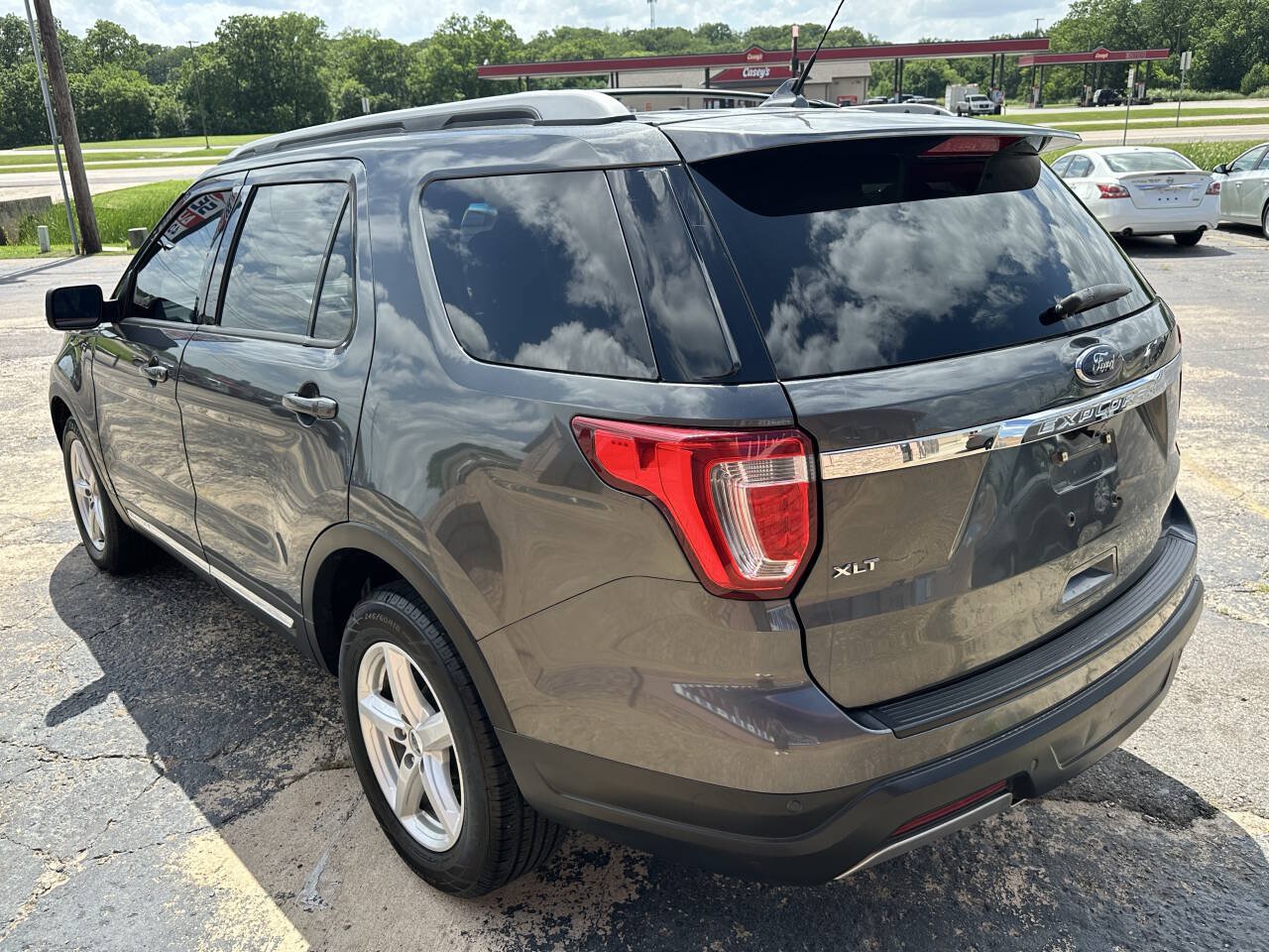 Used 2019 Ford Explorer XLT w/ Equipment Group 202A FWD image 7