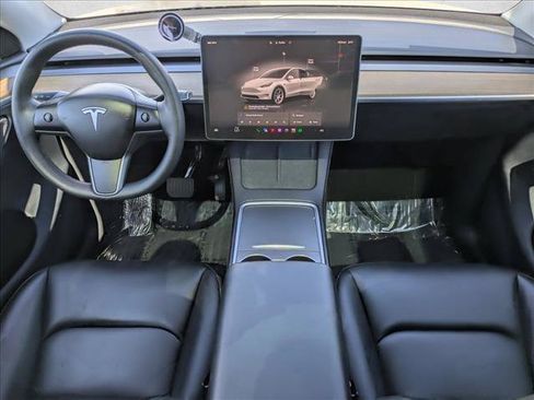 Used 2024 Tesla Model Y Long Range AWD/4WD image 17