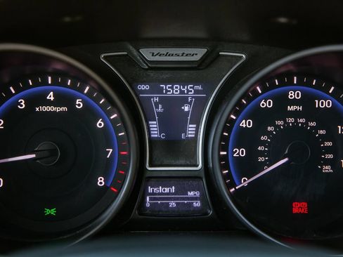 Used 2015 Hyundai Veloster Turbo w/ Option Group 04 FWD image 18