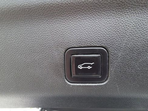 Used 2021 Chevrolet Suburban LT AWD/4WD image 34