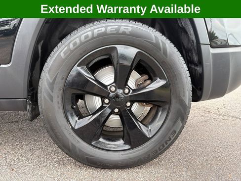 Used 2020 Jeep Cherokee Latitude Plus AWD/4WD image 13