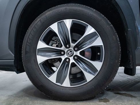 Certified 2022 Toyota Highlander XLE image 11