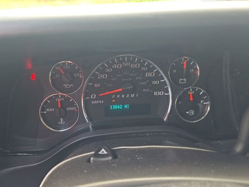 Used 2025 GMC Savana 2500 w/ Driver Convenience Package RWD image 4