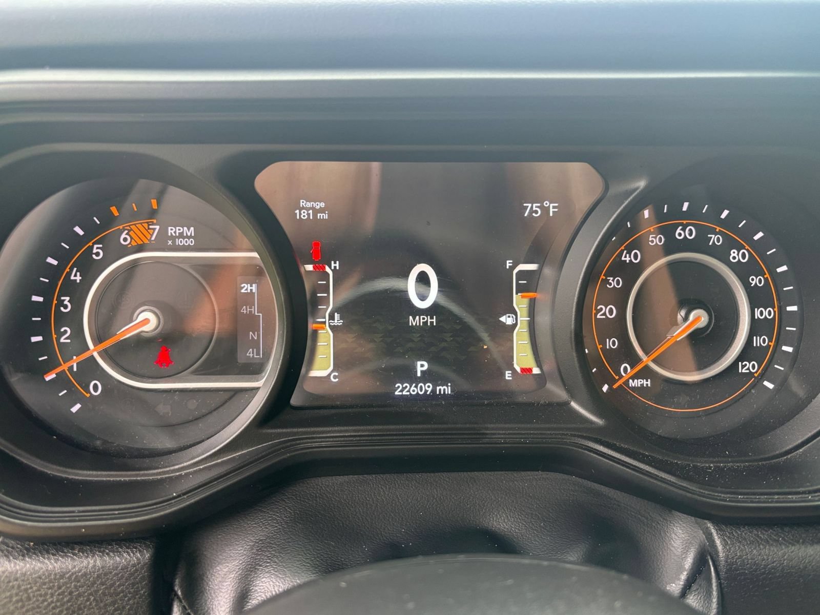 Used 2025 Jeep Wrangler Unlimited Sahara AWD/4WD image 38