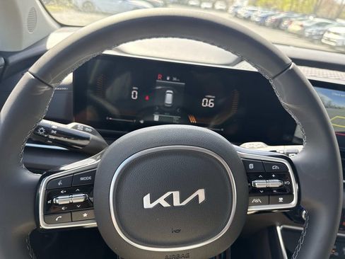 New 2026 Kia Carnival EX FWD image 11