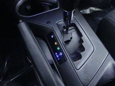 Used 2018 Toyota RAV4 LE AWD/4WD image 15